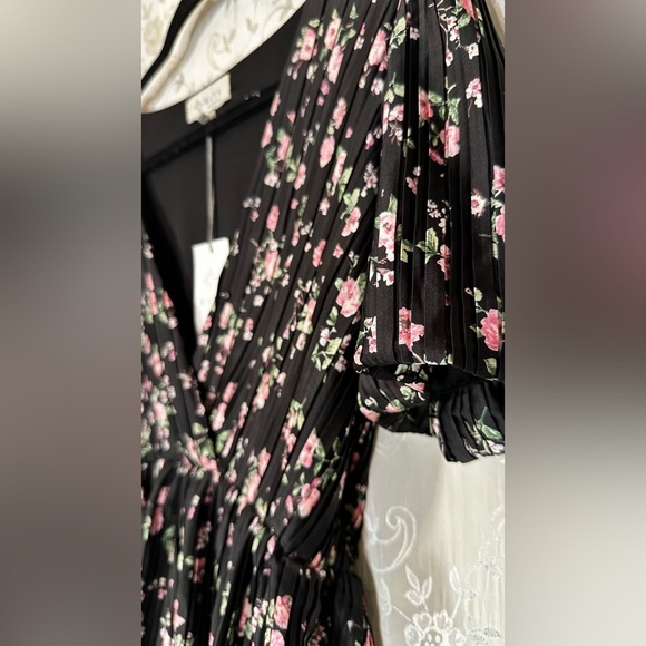 WAYF Floral Ruffled Mini Dress Puff Sleeve Size Small (NWT) - Picture 7 of 9